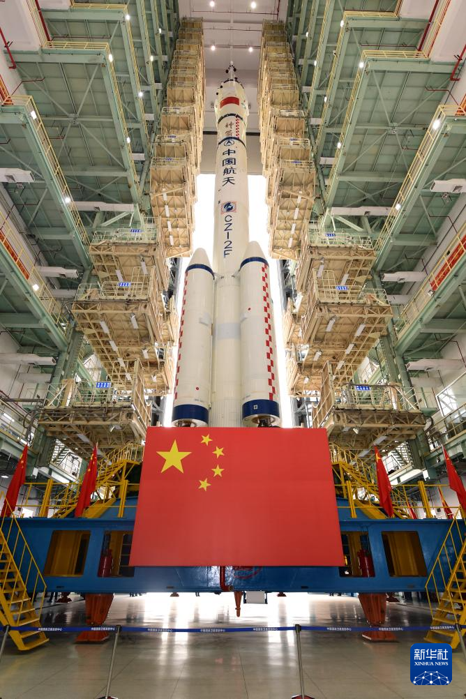 Китай готовится к запуску пилотируемого космического корабля "Шэньчжоу-21"