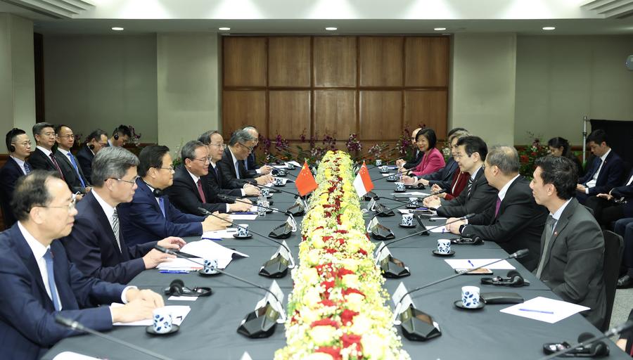 Премьер Госсовета КНР пообещал объединять усилия с Сингапуром для развития более справедливого и рационального мирового порядка