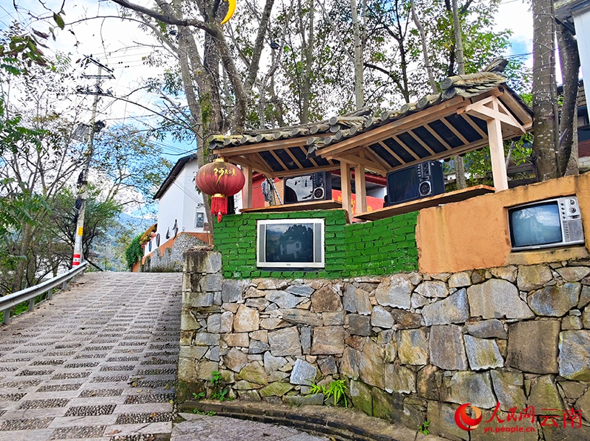 В Юньнане опустевшая деревня оживилась благодаря музыке