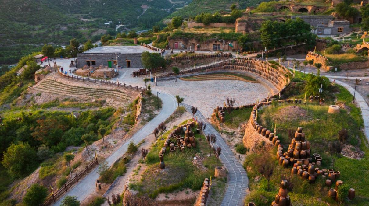 Деревня Яотоу в Шэньси возрождает тысячелетнее гончарное мастерство