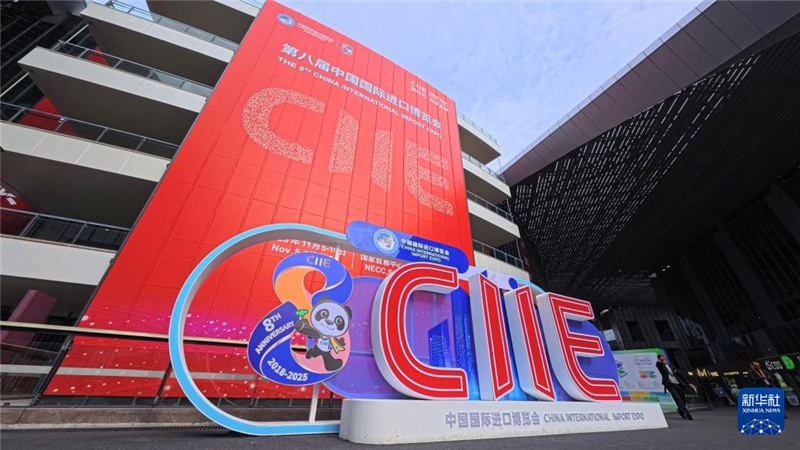 В Шанхай доставляют экспонаты 8-го CIIE