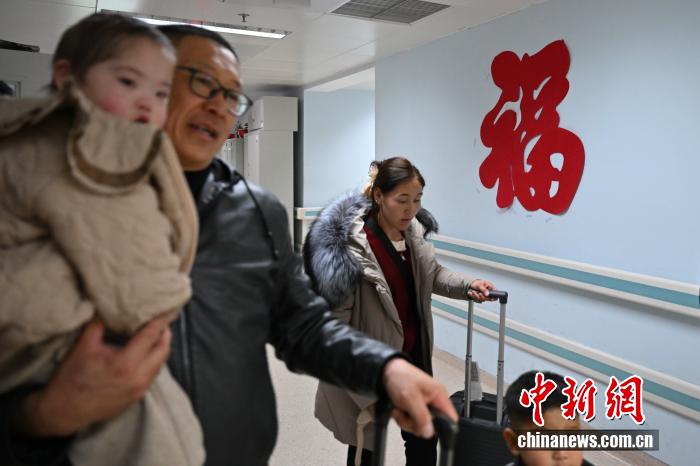 В Пекин для прохождения бесплатного лечения прибыли дети с врожденными заболеваниями сердца из Монголии