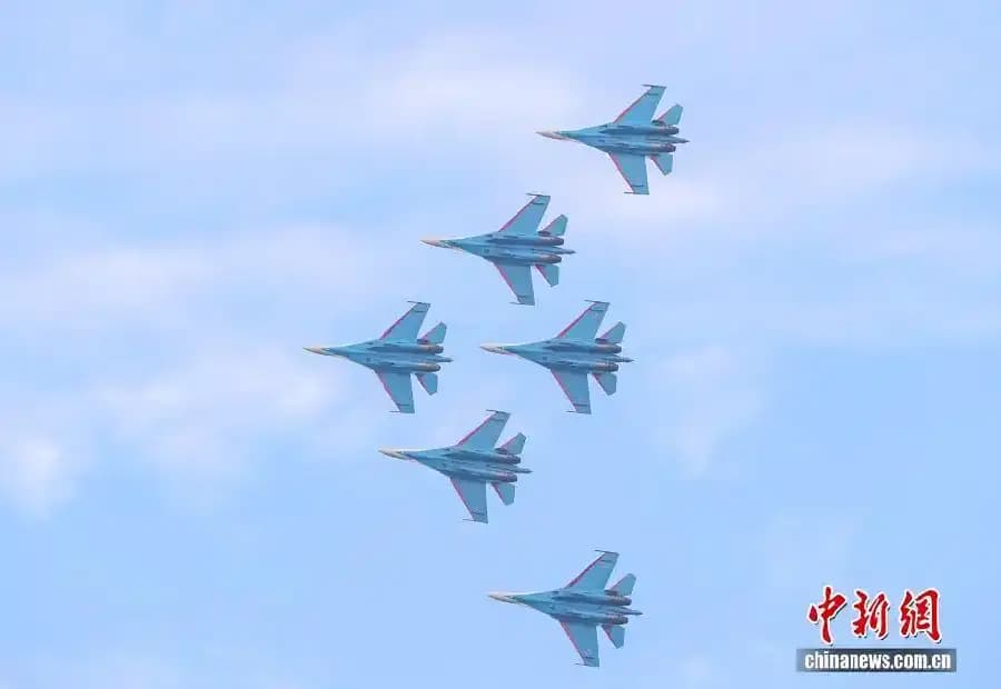 "Русские Витязи" выступили на авиашоу в китайском городе Наньчан