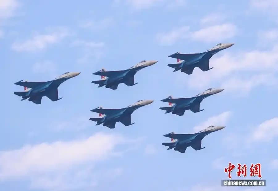 "Русские Витязи" выступили на авиашоу в китайском городе Наньчан