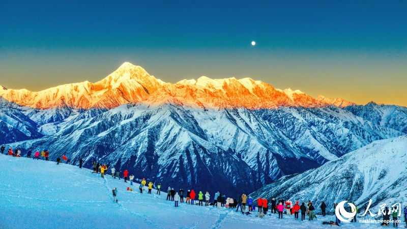 «Золотая гора» в Кандине провинции Сычуань