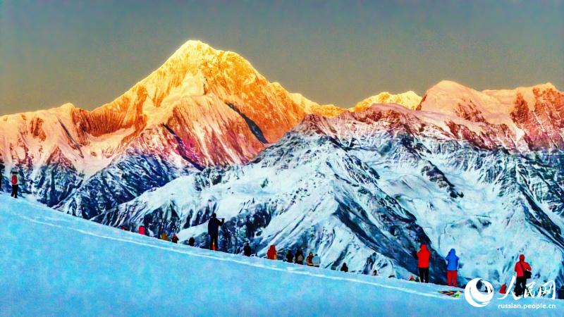 «Золотая гора» в Кандине провинции Сычуань