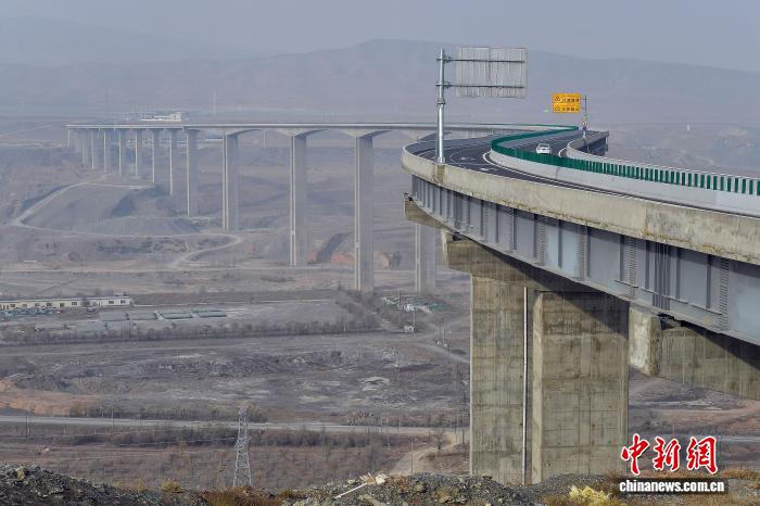 В Синьцзяне открылось движение по второму по высоте мосту в районе