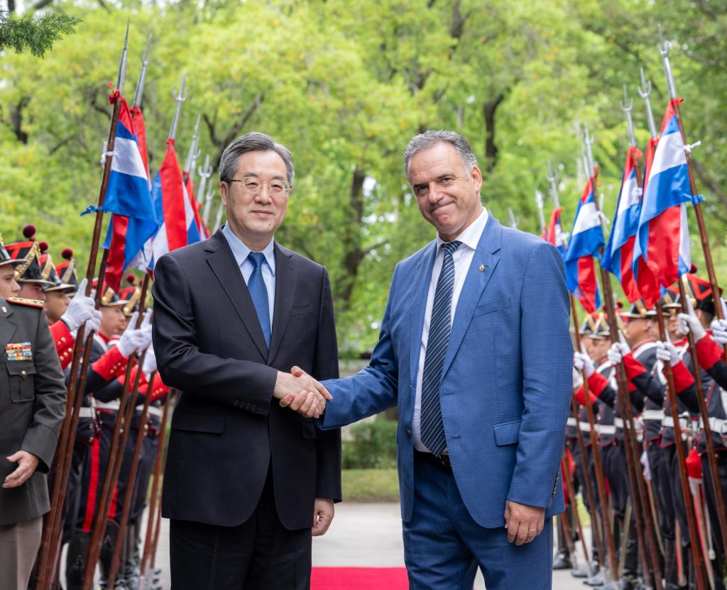 Китай готов укреплять всеобъемлющее стратегическое партнерство с Уругваем -- вице-премьер Госсовета КНР