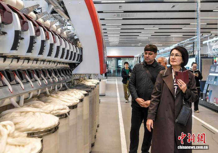 Участники Форума сотрудничества «Китай – Центральная Азия» в Синьцзяне посетили производителя интеллектуального оборудования