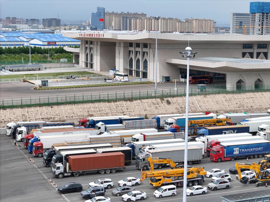 В мессенджере Wechat заработала мини-программа по бронированию на таможенный досмотр для выезжающих из Китая автомобилей на погранпереходах Казахстана