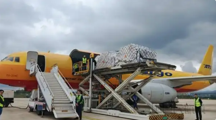 В городе Нинбо запущен первый регулярный прямой грузовой авиарейс в Россию