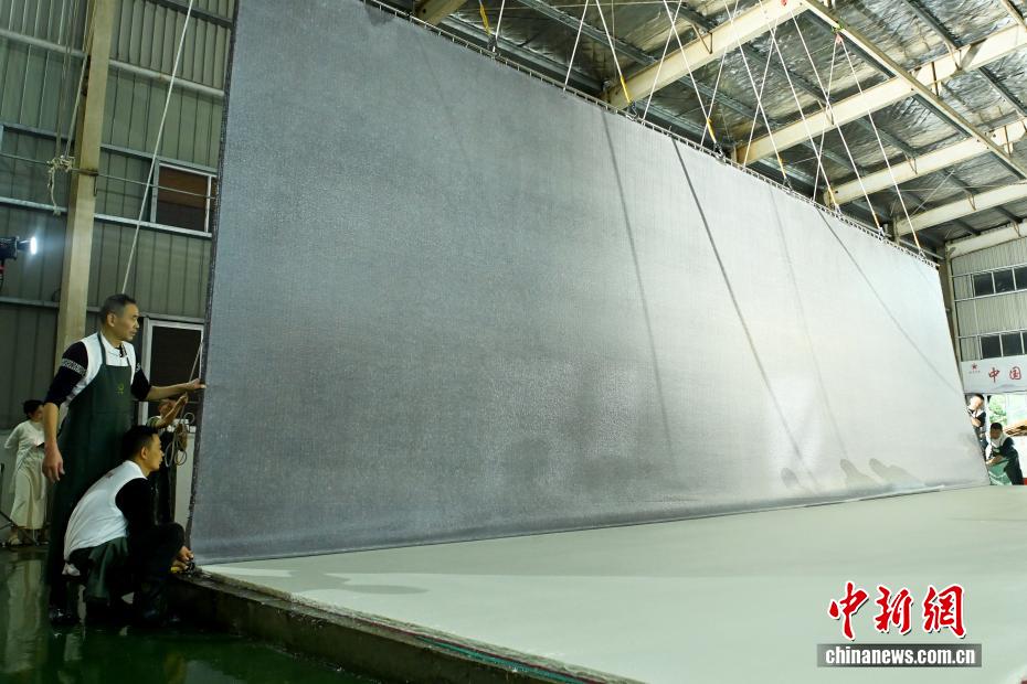 В провинции Аньхой продемонстрировали производство рисовой бумаги сюаньчжи