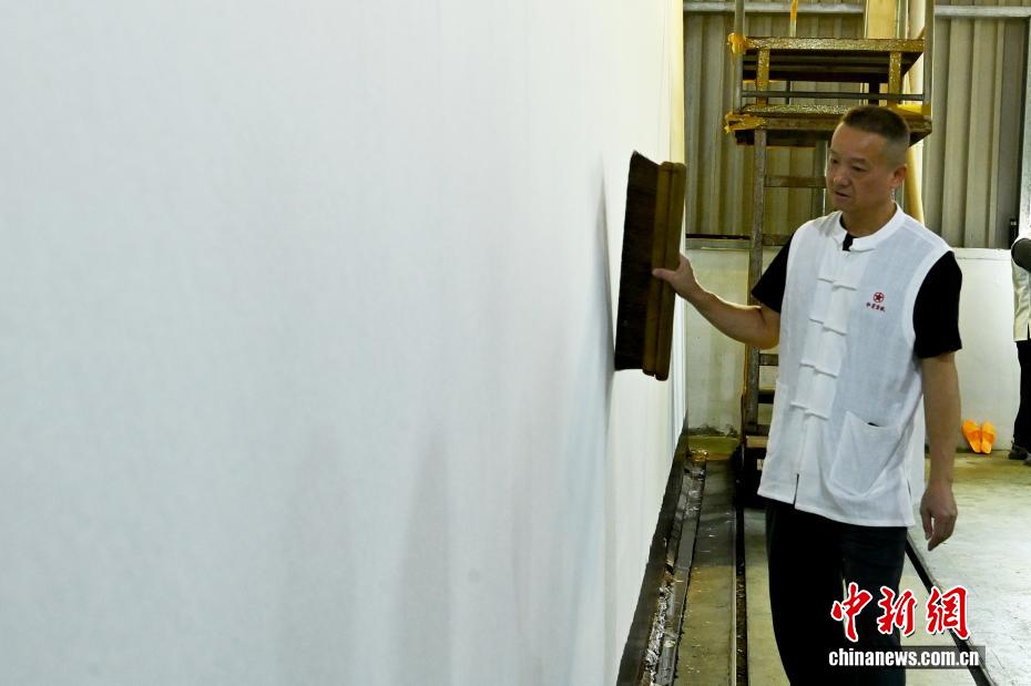 В провинции Аньхой продемонстрировали производство рисовой бумаги сюаньчжи