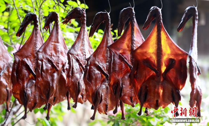 В Гуанси наступает сезон приготовления солонины и вяленого мяса