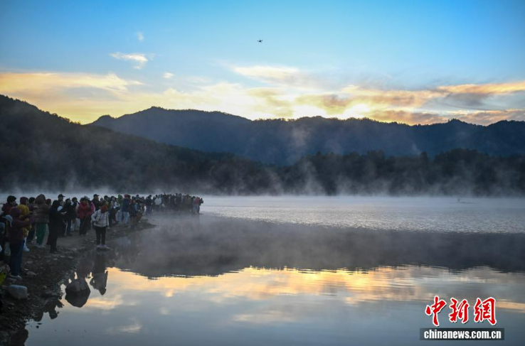Зимний туман превратил озеро Цишу в пейзаж тушью