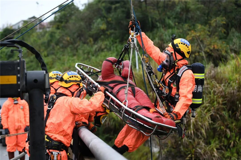 Спасатели в провинции Хунань провели высотные учения