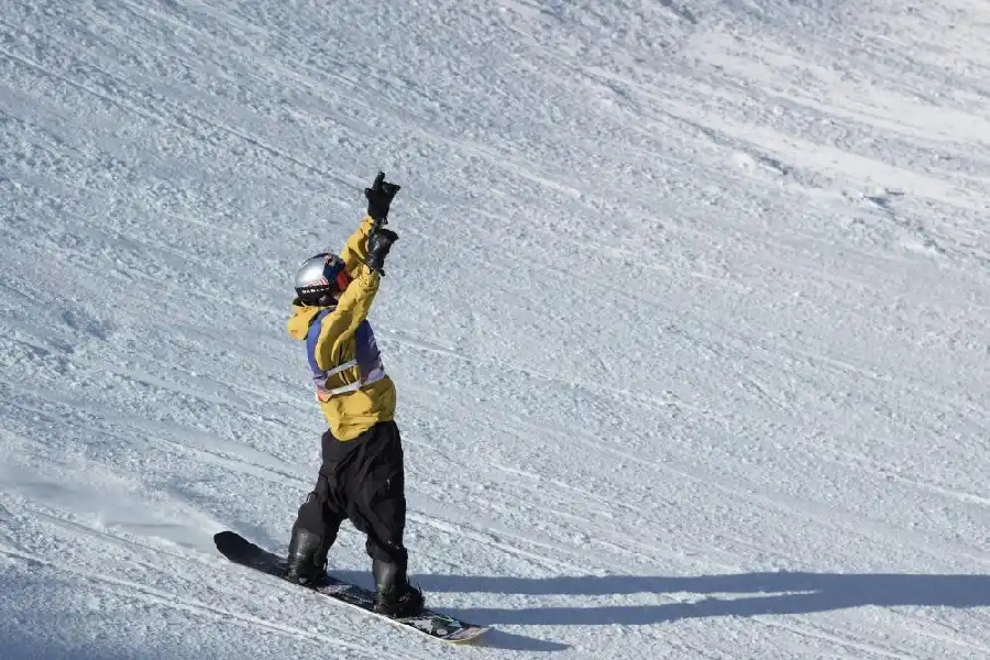 Су Имин и Гэ Чуньюй завоевали золото и серебро на этапе Кубка мира по сноуборду в Чжанцзякоу