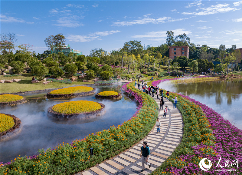 Красота сезонного цветения на горе Цинсю в Гуанси