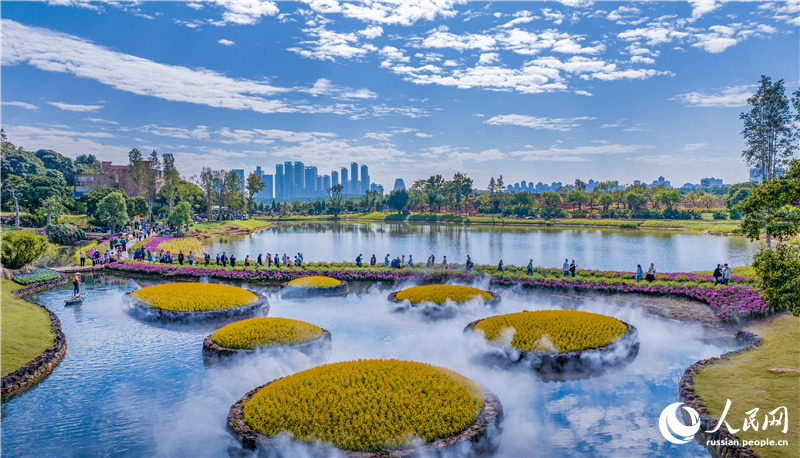 Красота сезонного цветения на горе Цинсю в Гуанси