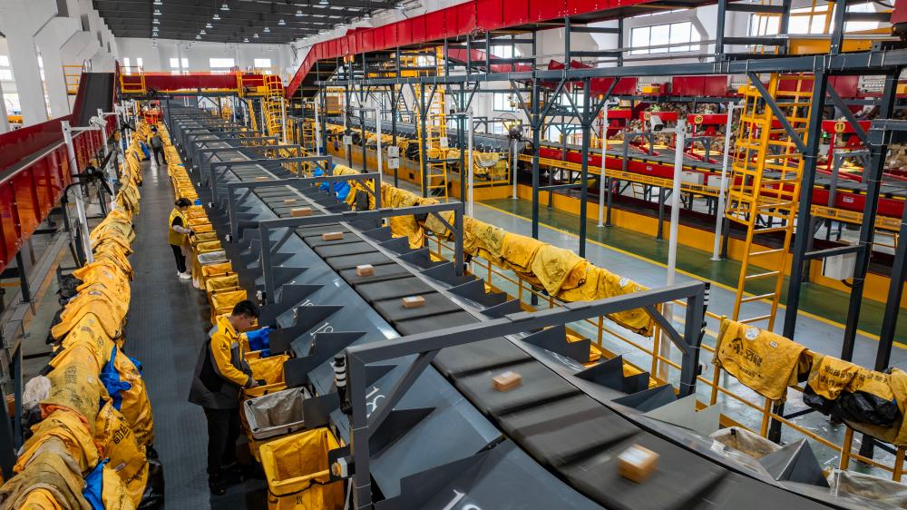 Годовой объем операций в китайском секторе экспресс-доставки впервые превысил 180 млрд посылок