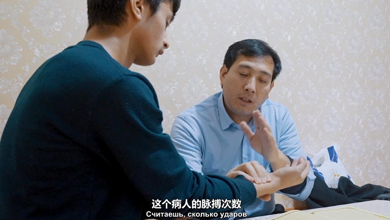 Наследник уйгурской медицины постоянно совершенствует навыки диагностики и лечения