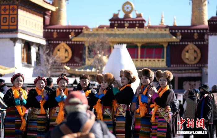 Жительницы Лхасы отметили «праздник небесной матери»