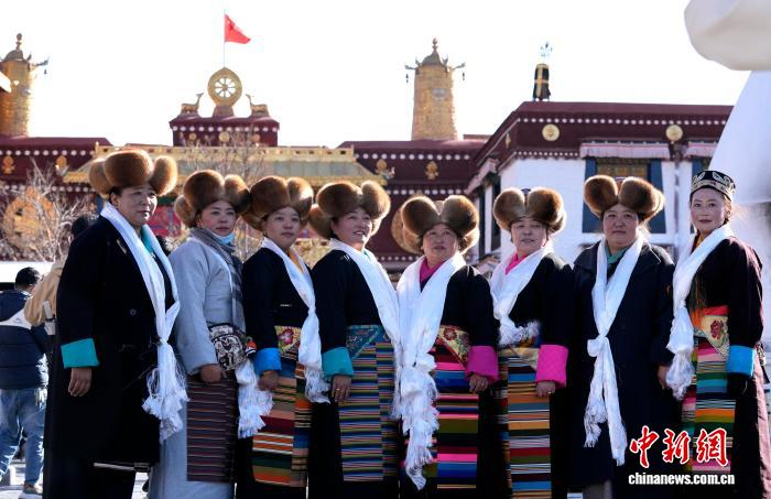 Жительницы Лхасы отметили «праздник небесной матери»