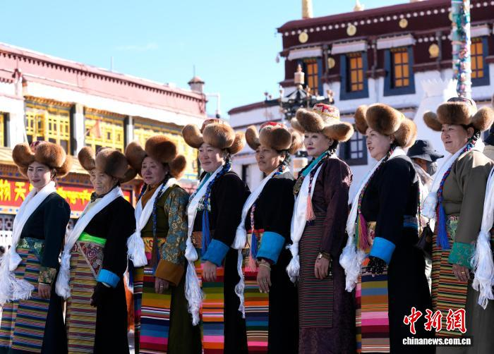 Жительницы Лхасы отметили «праздник небесной матери»