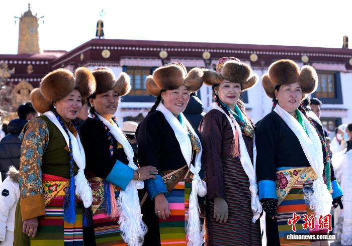 Жительницы Лхасы отметили «праздник небесной матери»