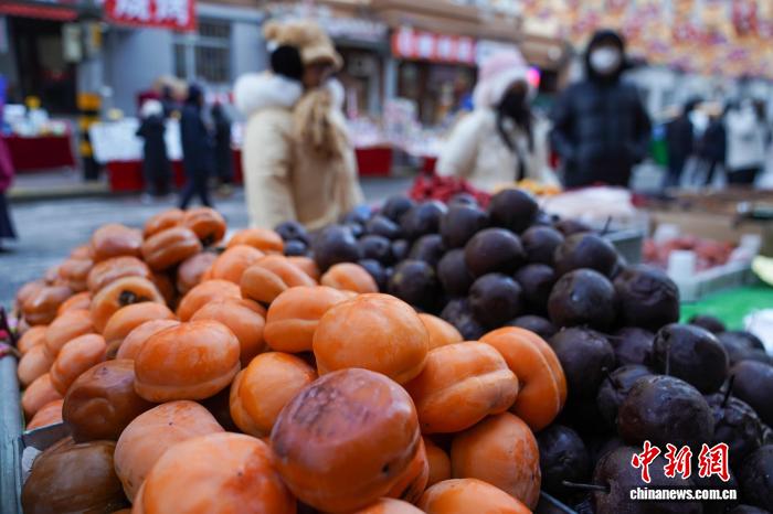 Харбин превратился в «гигантскую морозилку»: замороженные продукты продают прямо на улице