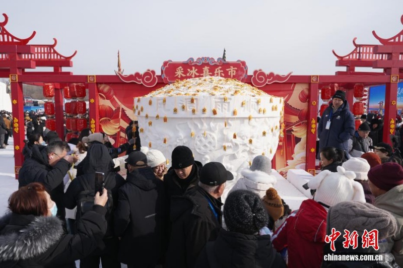 В Харбине открылся Фестиваль по сбору льда