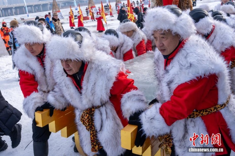 В Харбине открылся Фестиваль по сбору льда