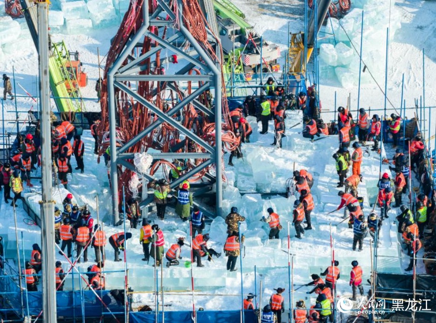 В Харбине идет активное строительства Мира льда и снега