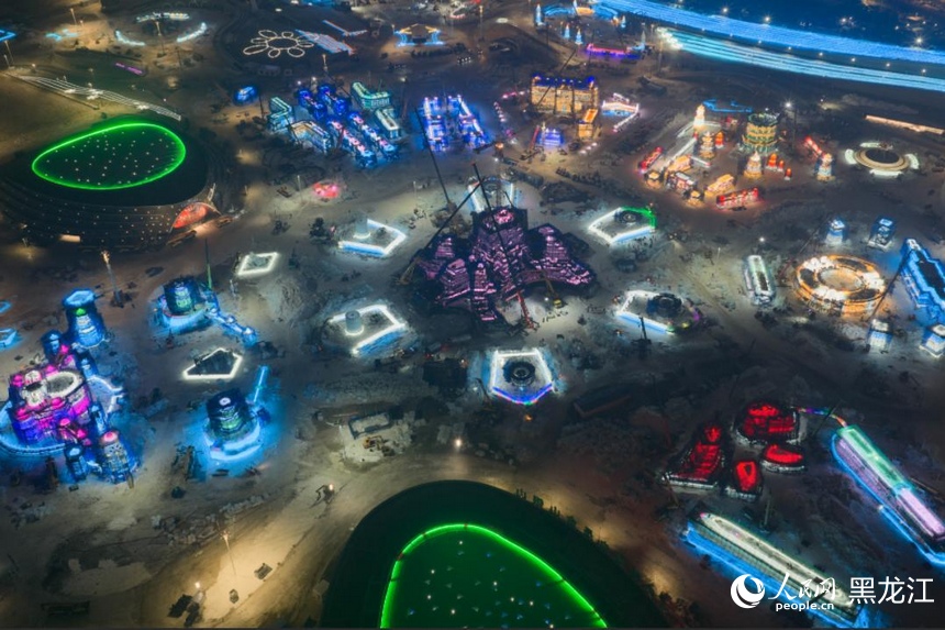 В Харбине идет активное строительства Мира льда и снега