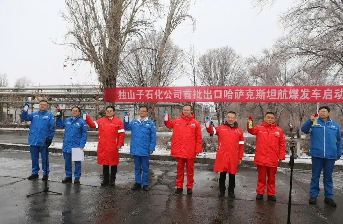 Из Синьцзяна в Казахстан было экспортировано более 440 тонн авиакеросина