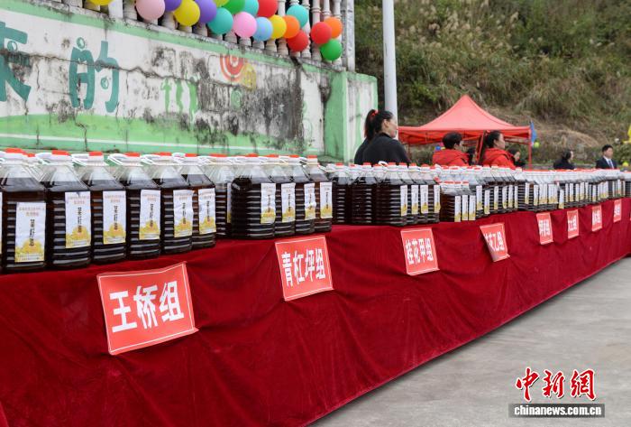 В уезде Фэнган пров. Гуйчжоу началась выплата дивидендов от коллективных хозяйств