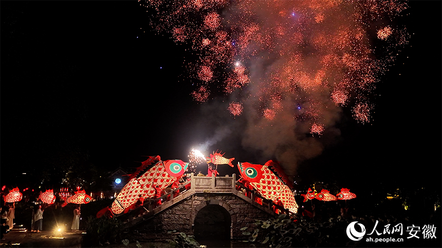 Традиционные фонари-рыбы из Аньхоя освещают путь «ночной экономике»