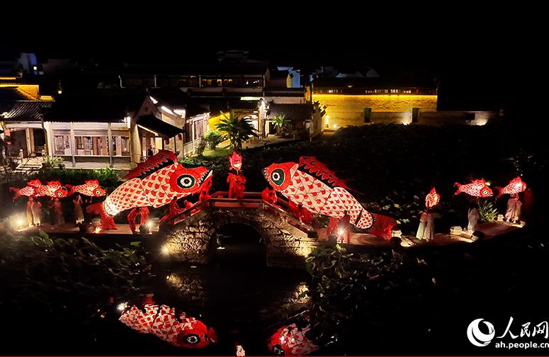 Традиционные фонари-рыбы из Аньхоя освещают путь «ночной экономике»