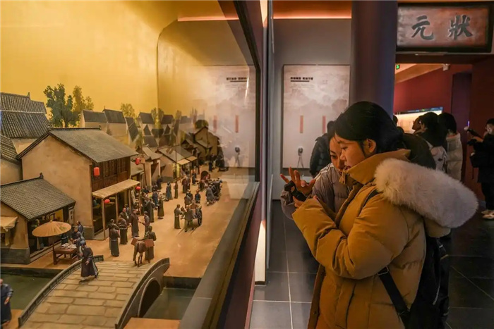 В Пекине открылась выставка о системе государственных экзаменов Древнего Китая