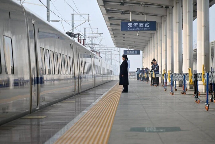 «Беспосадочные» высокоскоростные поезда способствуют развитию логистики в юго-западных регионах Китая