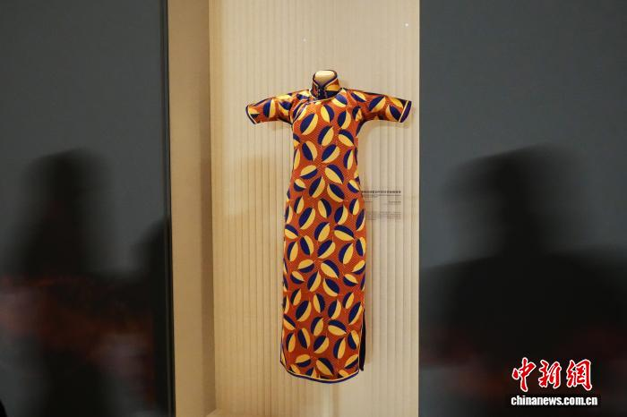 В Шанхае открылась выставка, посвященная истории шанхайского ципао