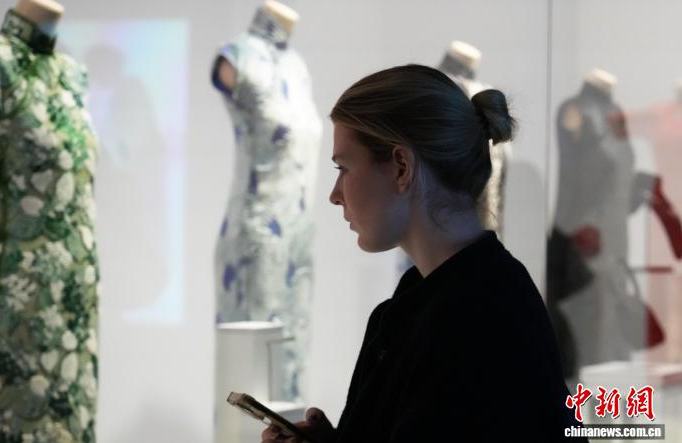 В Шанхае открылась выставка, посвященная истории шанхайского ципао