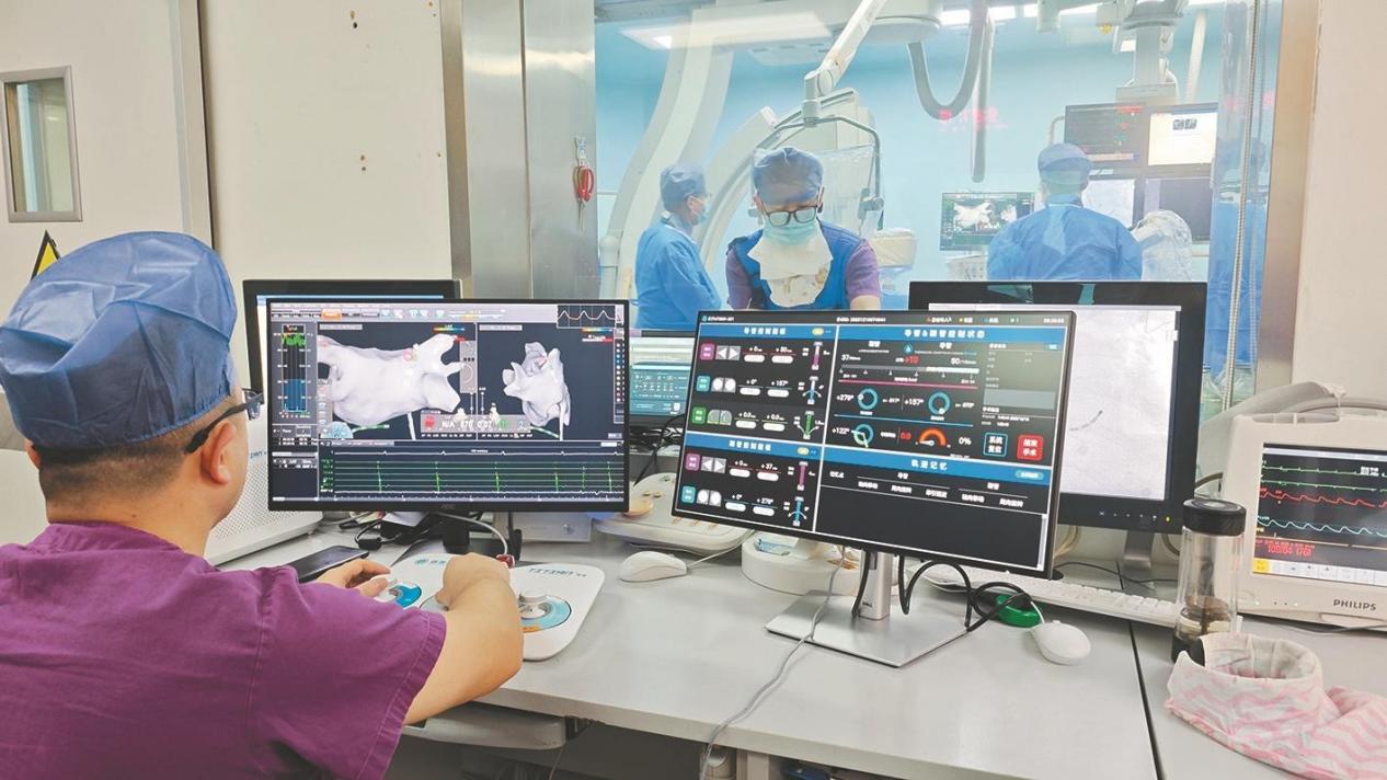 Робот «Тисян» китайского производства провел кардиохирургическую операцию