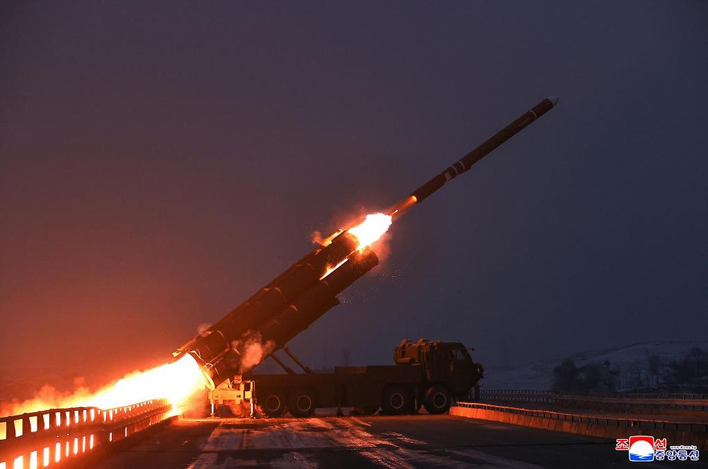 Ким Чен Ын наблюдал за учениями по запуску стратегических дальнобойных крылатых ракет -- ЦТАК