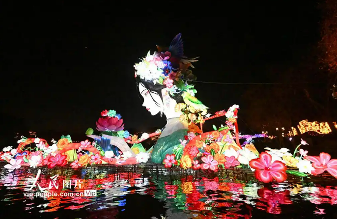 Выставка световых инсталляций открылась в Нанкине