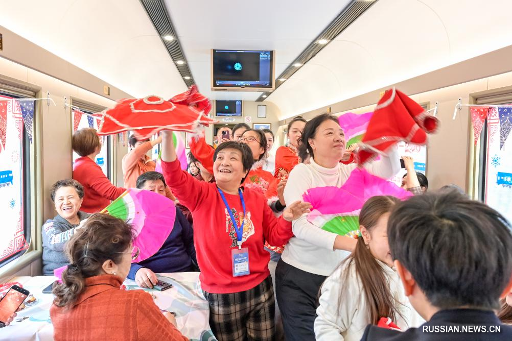 В пров. Хэйлунцзян запущены снежно-ледовые путешествия на туристическом поезде