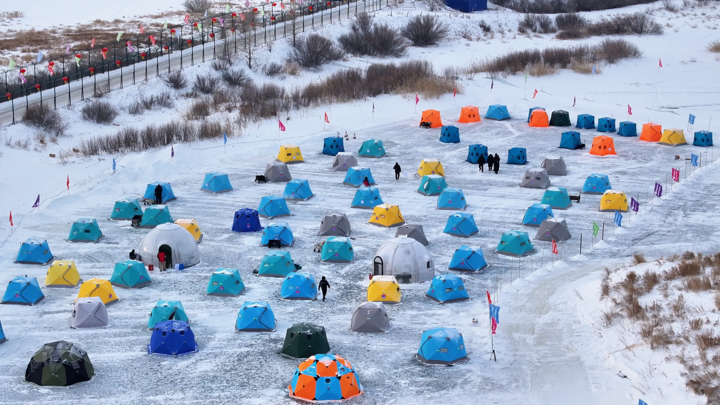 Свыше 100 рыболовов из Китая и России приняли участие в конкурсе зимней рыбалки на реке Аргунь