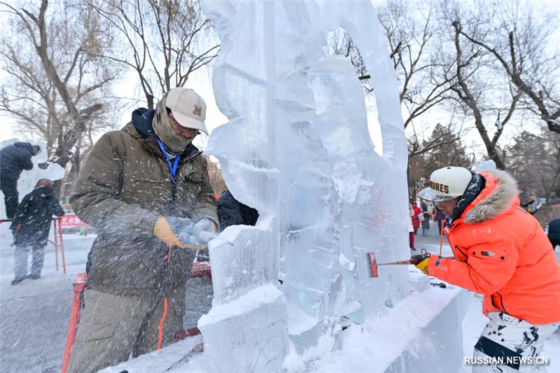Ледяные скульптуры в Харбине по случаю Нового года