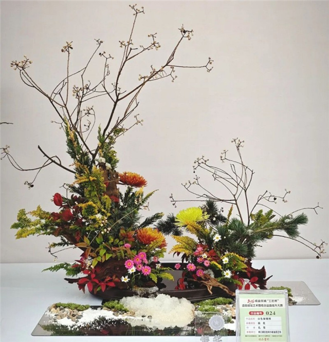 В Чунцине мастера флористики встретили Новый год конкурсом цветочного искусства