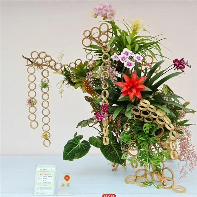 В Чунцине мастера флористики встретили Новый год конкурсом цветочного искусства